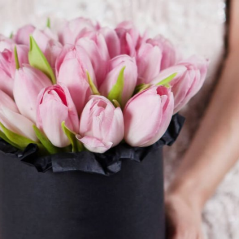 Коробка 25 нежных тюльпанов 