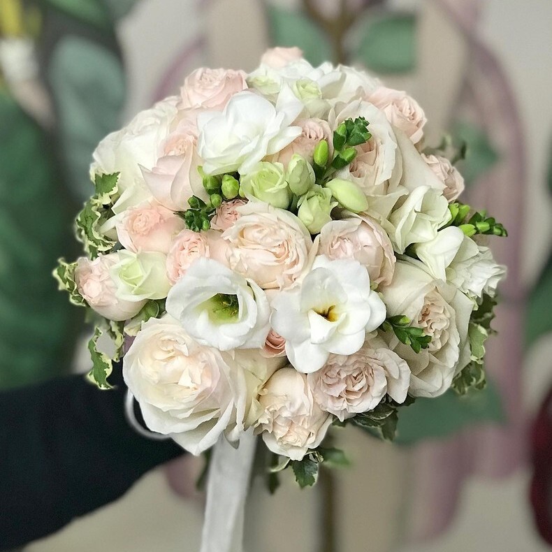 Букет невесты из пионовидных роз №366