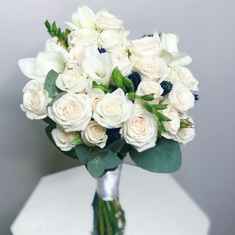 Букет невесты из роз и фрезии №369