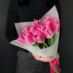 Букет из 15 хрустящих розовых тюльпанов-3080