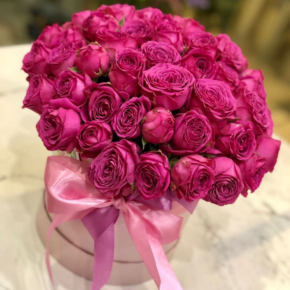 Коробка из 9 кустовых пионовидных роз